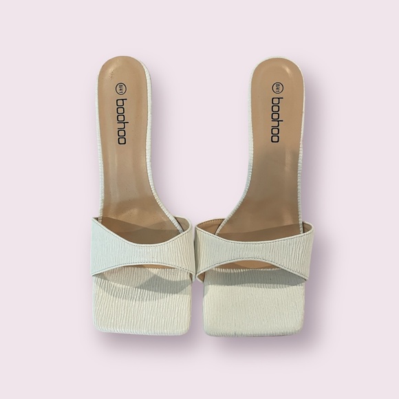 Boohoo Shoes - BooHoo White Textured square toe mule heel Size 8